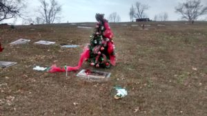 christmas_grave_decorations